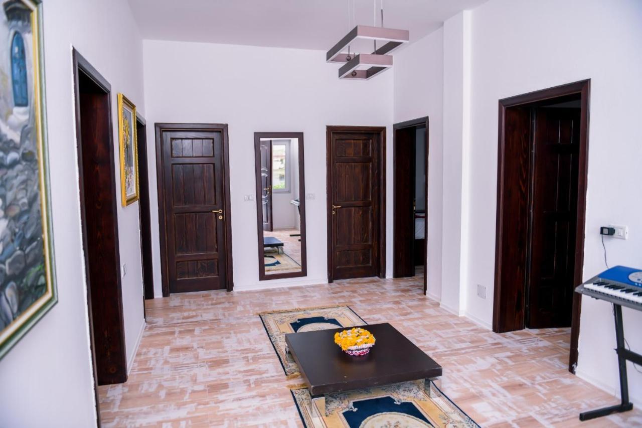 Hotel Vila C Plus Plus Берат Экстерьер фото