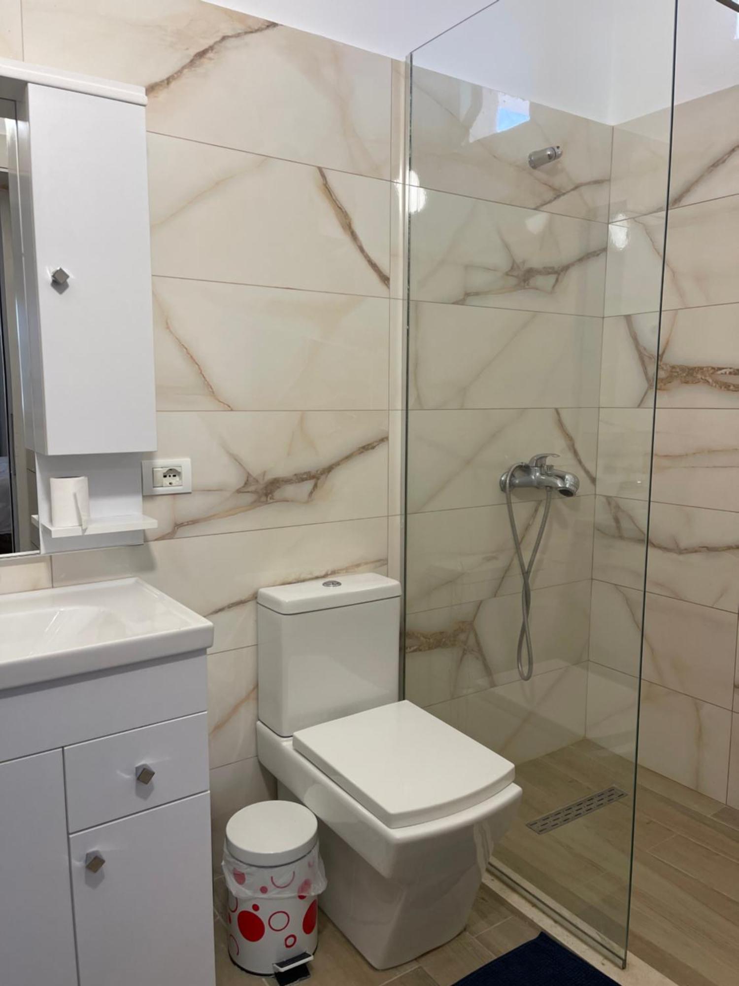 Hotel Vila C Plus Plus Берат Экстерьер фото