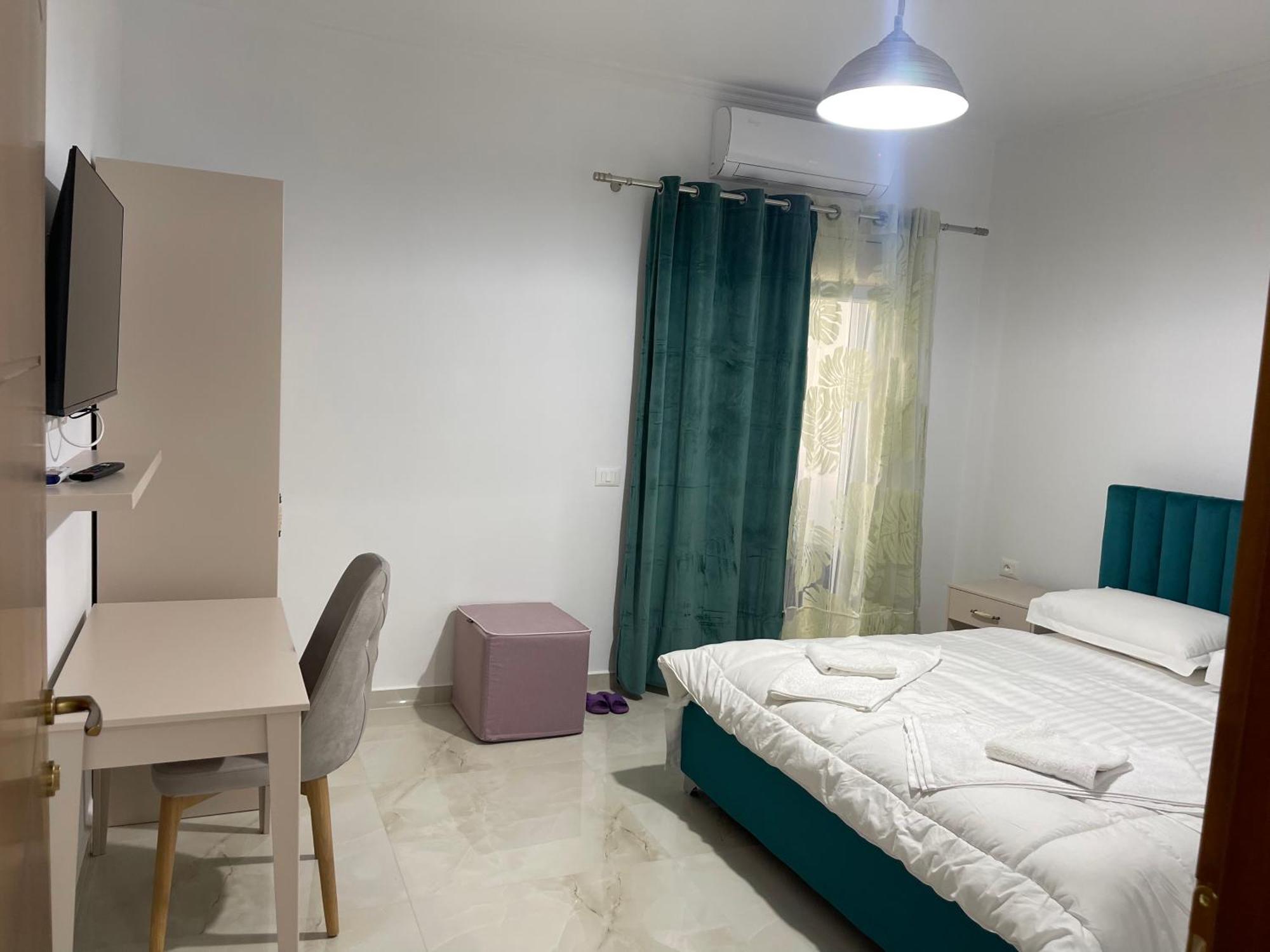 Hotel Vila C Plus Plus Берат Экстерьер фото