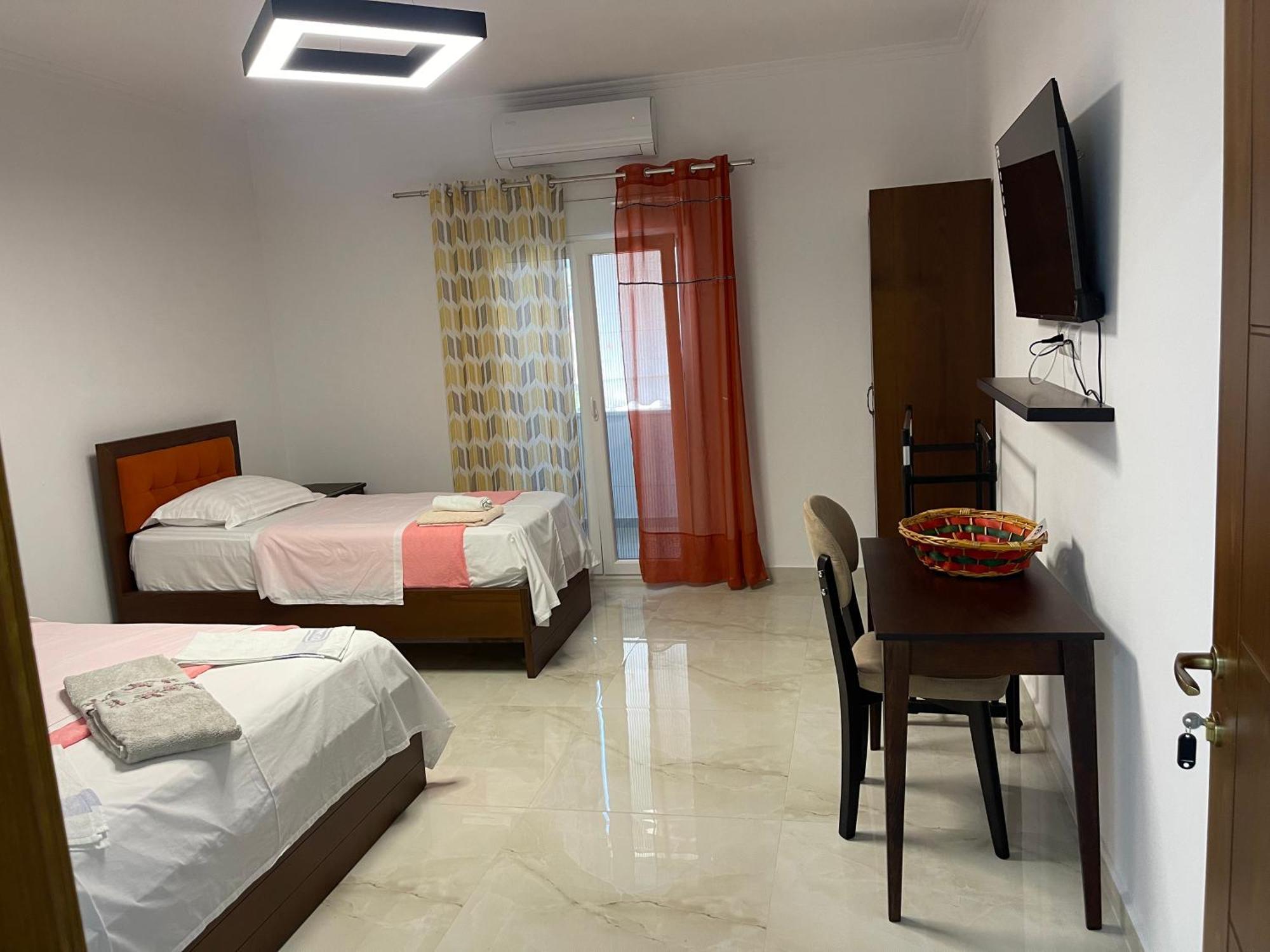 Hotel Vila C Plus Plus Берат Экстерьер фото