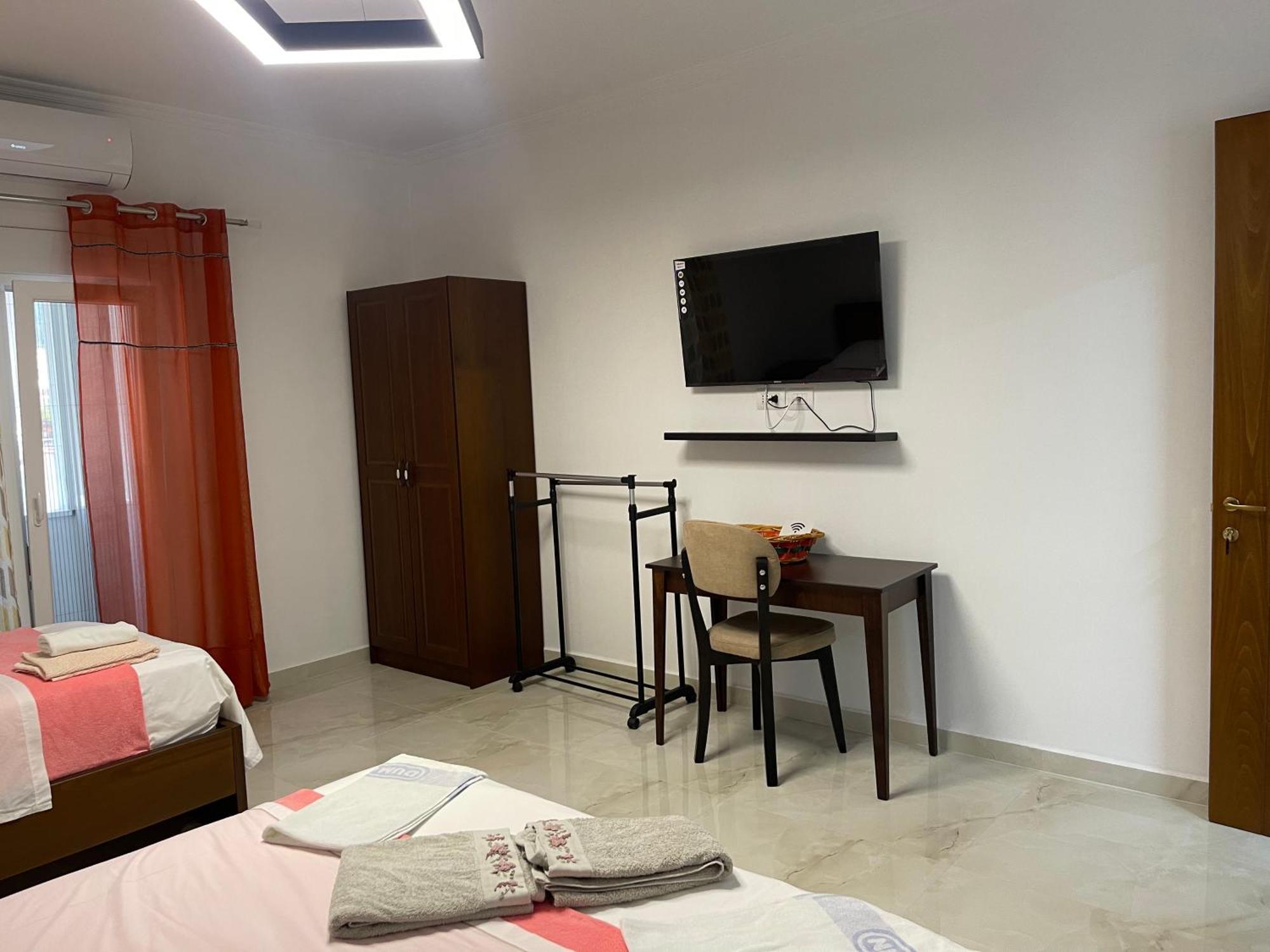 Hotel Vila C Plus Plus Берат Экстерьер фото