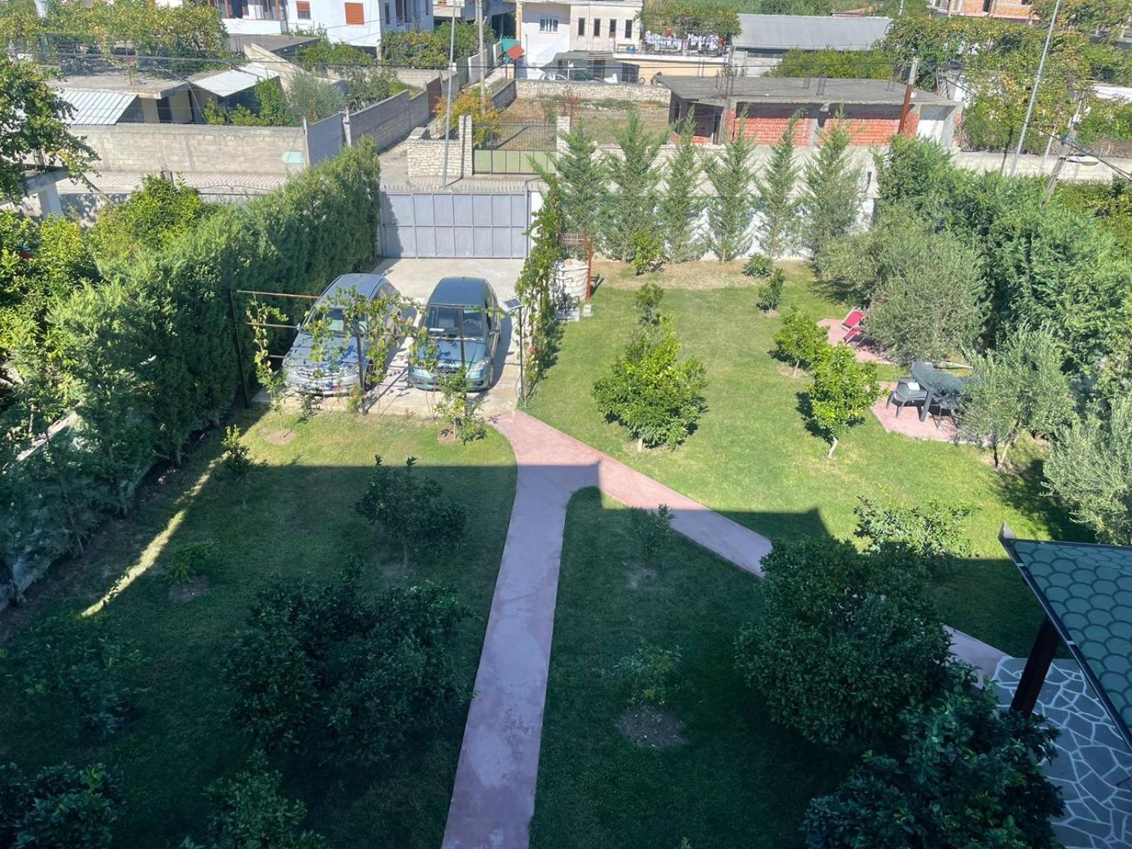 Hotel Vila C Plus Plus Берат Экстерьер фото